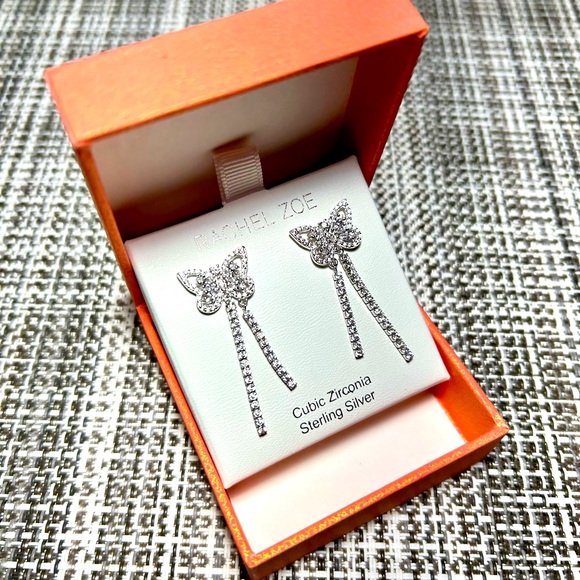 Rachel Zoe- BRAND NEW silver toned Stud earrings ✨✨✨Box included 🎁 - Picture 2 of 4